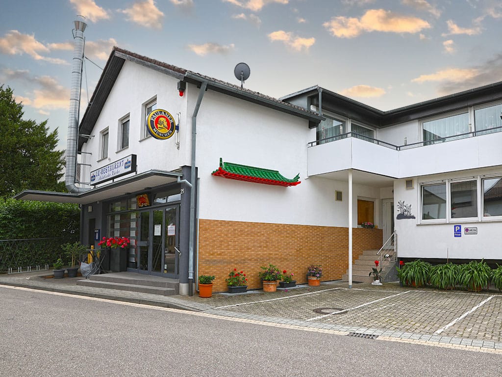 Parkplätze direkt vor dem Restaurant
