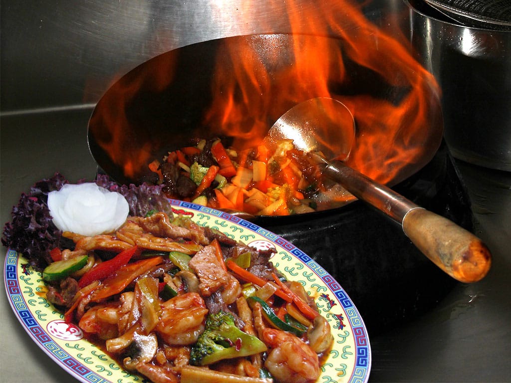 Ein Wokgericht des Le-Restaurant, angerichtet auf dem Teller